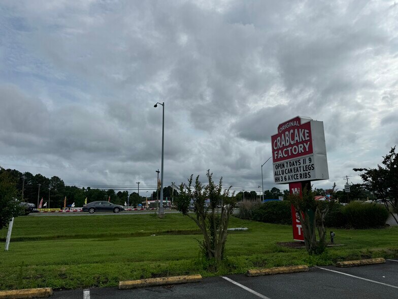 More Photos Of 12445 Ocean Gtwy, Ocean City General Retail For Sale