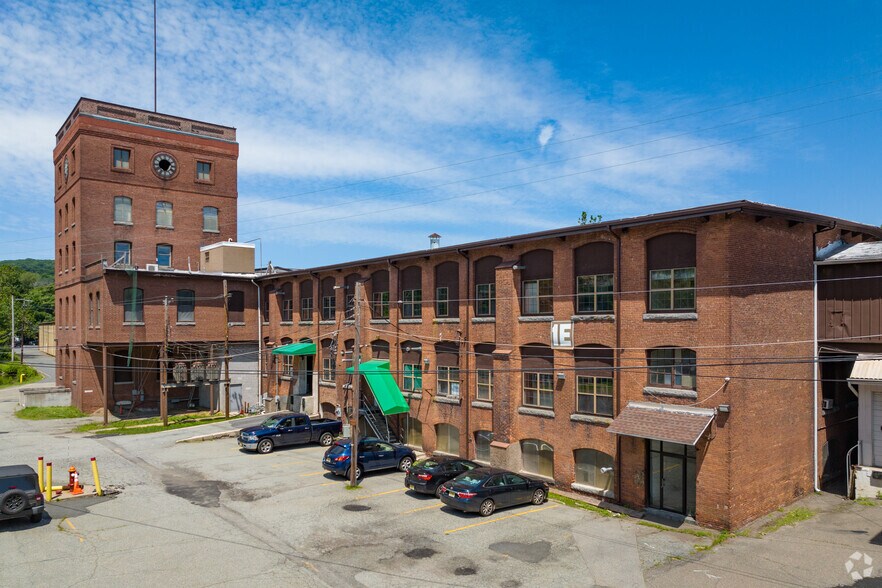 More Photos Of 114 Beach St, Rockaway Warehouse For Lease