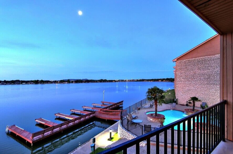 More Photos Of 401 E Pearl St, Granbury Apartments For Sale