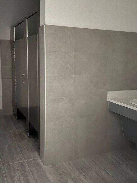 More Photos Of 8008 Sam Houston Pkwy S, Houston Unknown For Lease