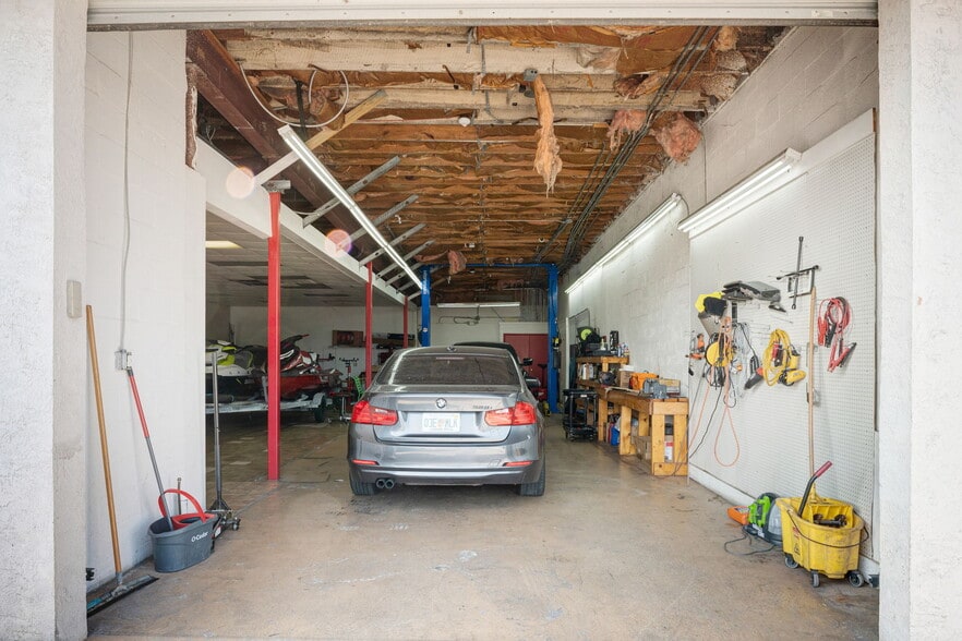 More Photos Of 910 Cattlemen Rd, Sarasota Auto Repair For Lease