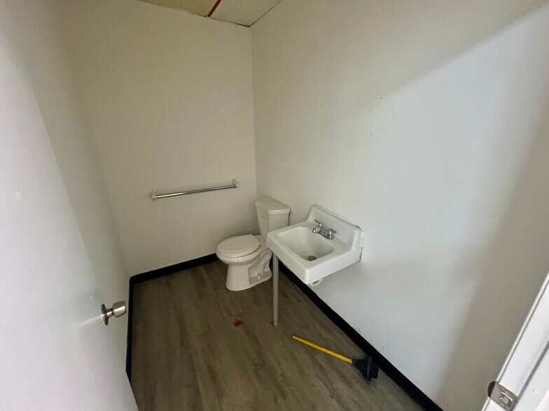 More Photos Of 5030-5034 W North Ave, Chicago Apartments For Lease