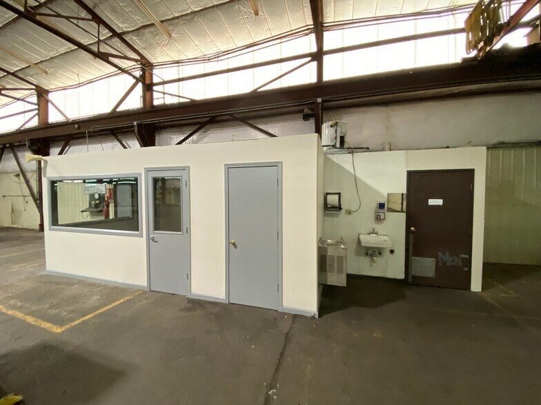 More Photos Of 4751 Fox St, Denver Manufacturing For Lease