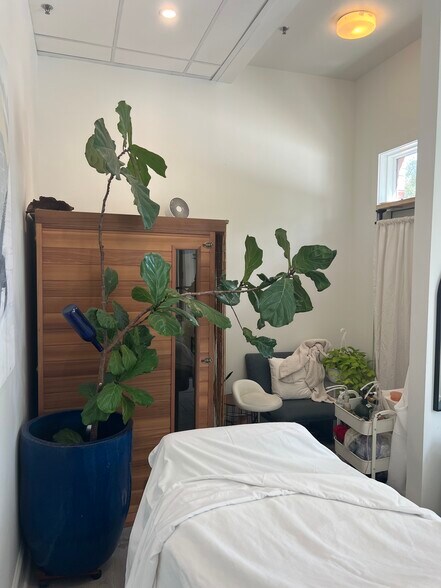 More Photos Of 210 Coming St, Charleston Storefront Retail Residential For Sale