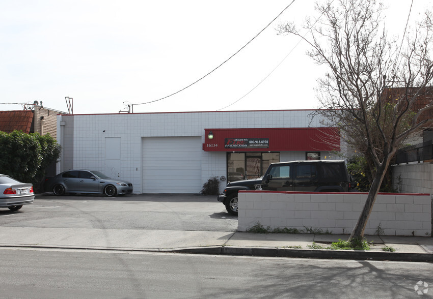 Primary Photo Of 16134 Valerio St, Van Nuys Warehouse For Lease