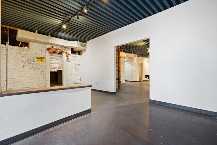 More Photos Of 325 E Lemon St, Tarpon Springs Warehouse For Sale