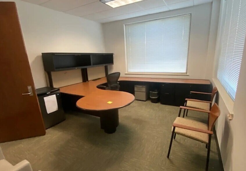 More Photos Of 235 Highlandia Dr, Baton Rouge Office For Lease