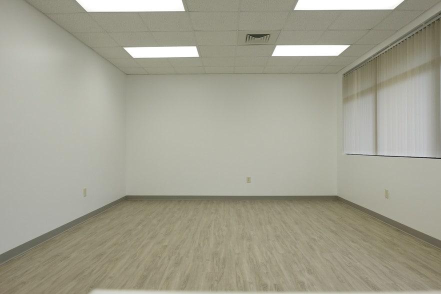 More Photos Of 173 Towerview Ct, Cary Flex For Lease