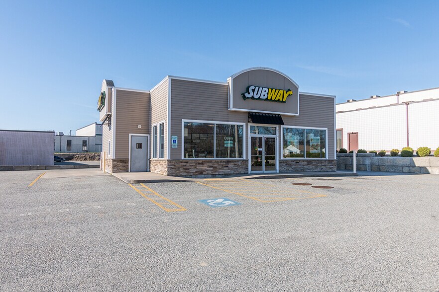 More Photos Of 2214 Plainfield Pike, Cranston Fast Food For Sale