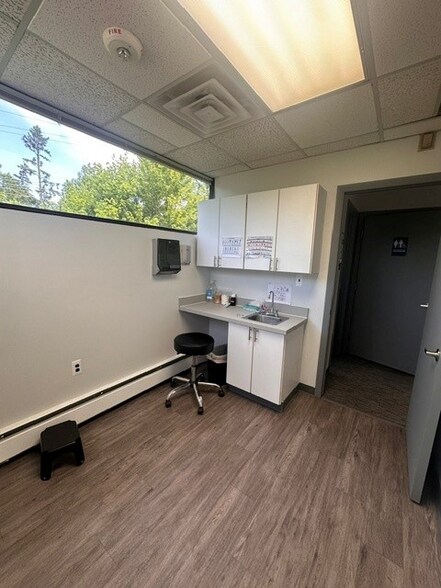 More Photos Of 23133 Orchard Lake Rd, Farmington Medical For Lease