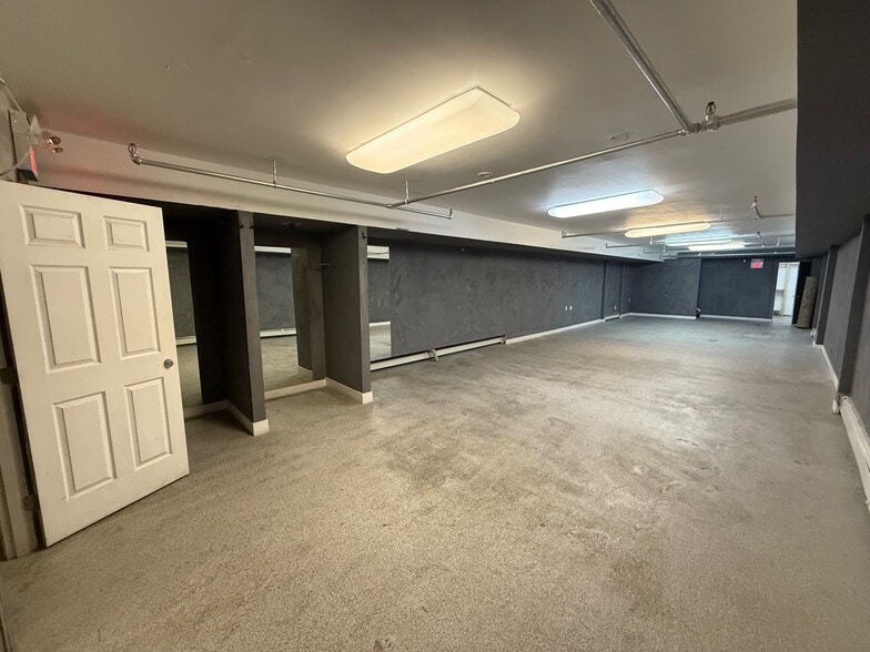 More Photos Of 1314 17th Ave SW, Calgary Freestanding For Lease