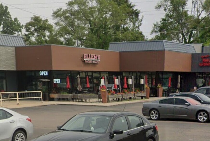 More Photos Of 2465-2555 Orchard Lake Rd, Sylvan Lake General Retail For Sale