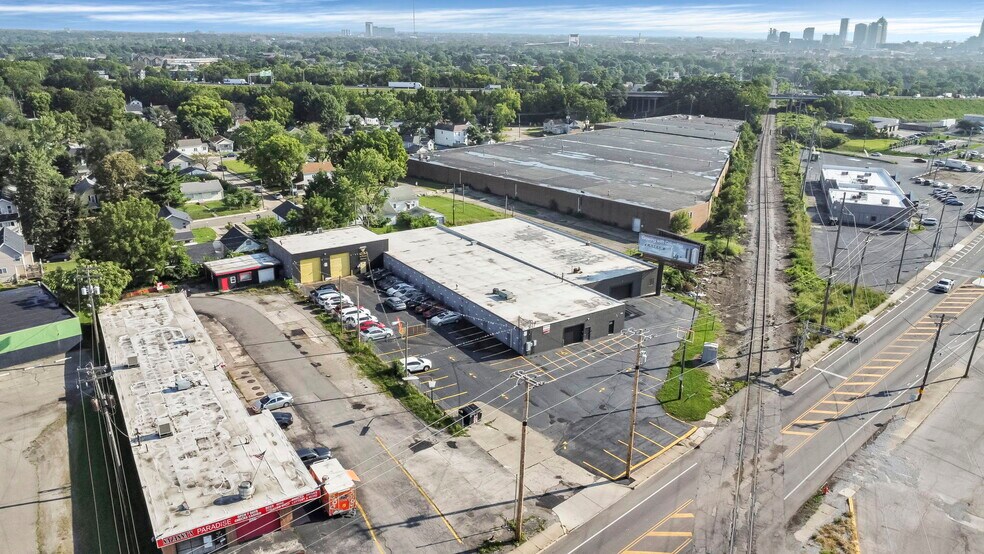 More Photos Of 1516 W Mound St, Columbus Light Distribution For Lease