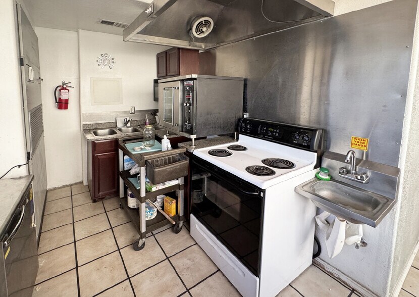 More Photos Of 220 Copper Ave NW, Albuquerque Office For Sale