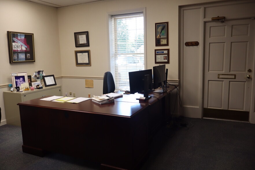 More Photos Of 11 Shoaf St, Lexington Office For Sale