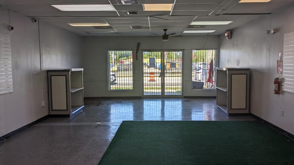More Photos Of 9360 NW 27th Ave, Miami Freestanding For Lease