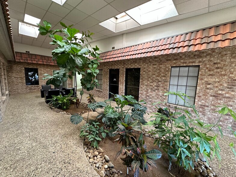 More Photos Of 6824 Wayne Ave, Lubbock Office For Lease