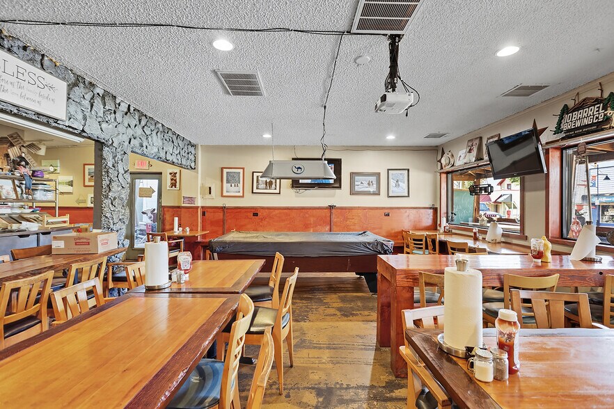 More Photos Of 216 W Steuben St, Cook General Retail For Sale