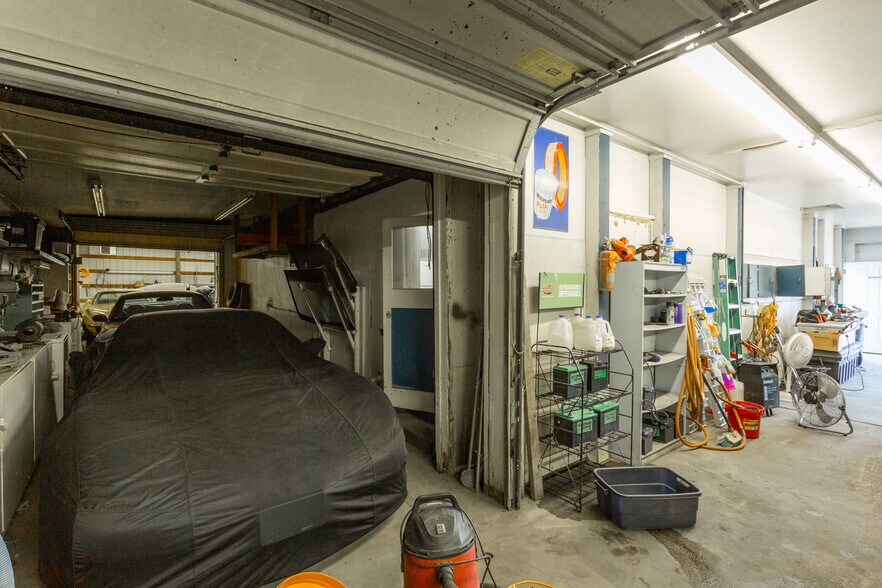 More Photos Of 2929 N Government Way, Coeur d'Alene Auto Dealership For Sale