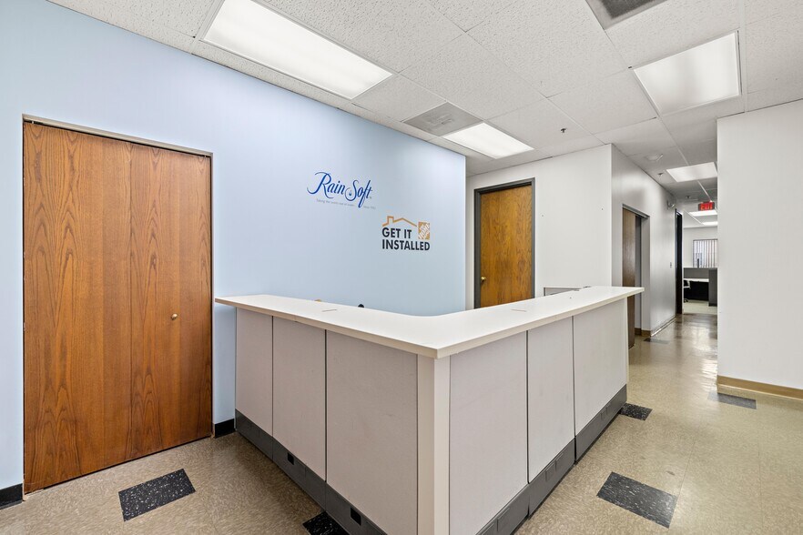 More Photos Of 505 E Golf Rd, Arlington Heights Office For Sale