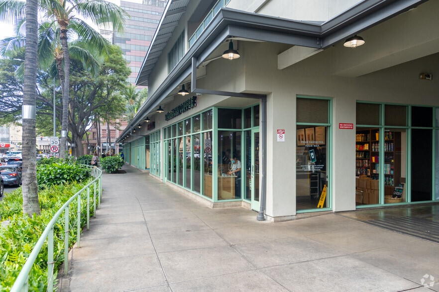 More Photos Of 700 Keeaumoku St, Honolulu Freestanding For Lease