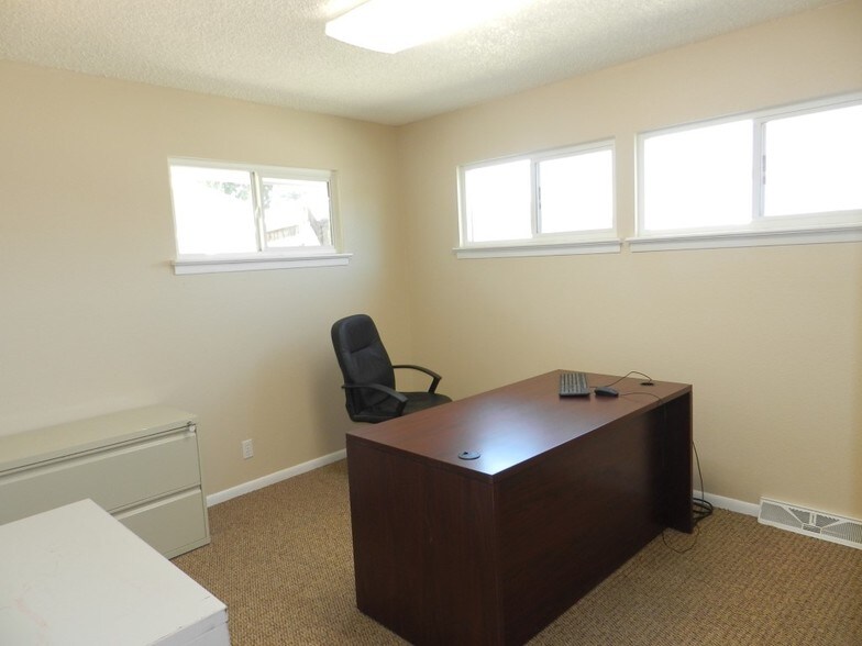 More Photos Of 1020 S Townsend Ave, Montrose Storefront Retail Office For Sale
