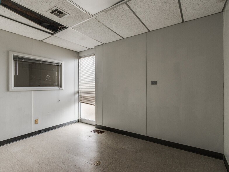 More Photos Of 5835 S Pennsylvania Ave, Oklahoma City Medical For Sale