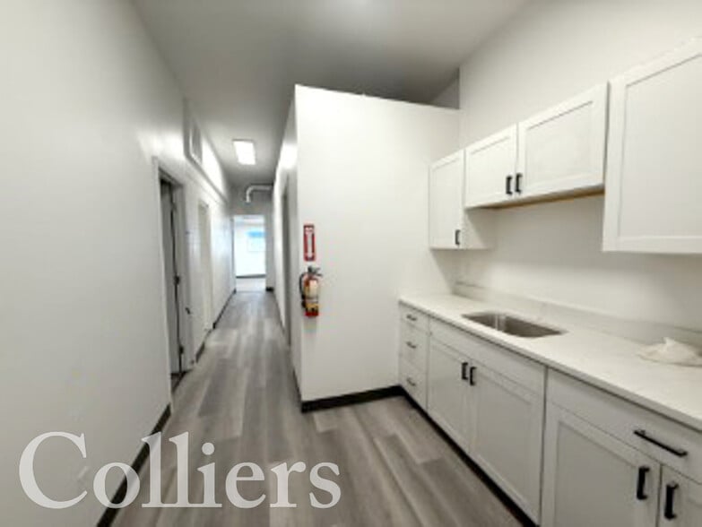 More Photos Of 107 E 40th St, Garden City Warehouse For Lease