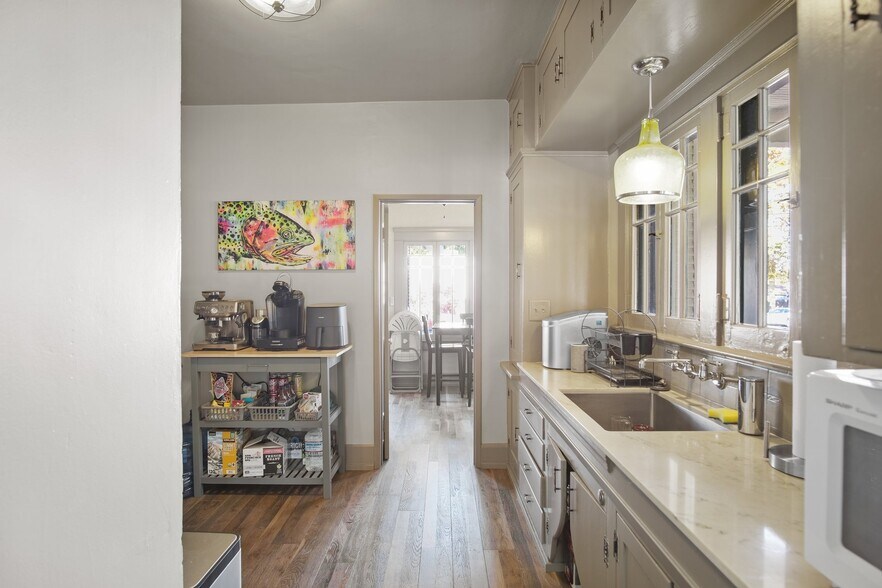 More Photos Of 741 E Main St, Turlock Office Residential For Lease