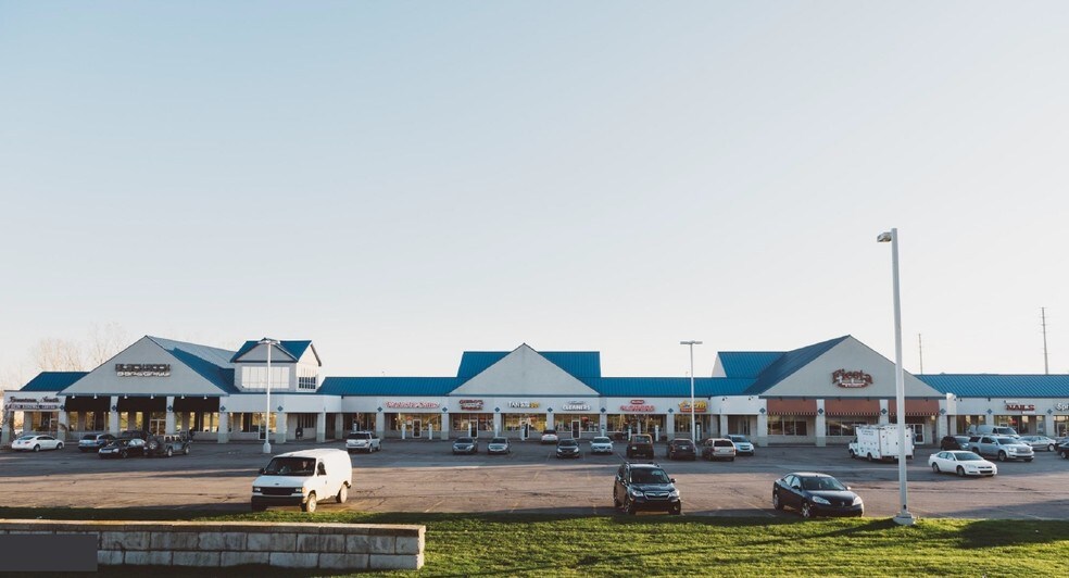 More Photos Of 10002-10112 Highland Rd, Hartland Freestanding For Lease