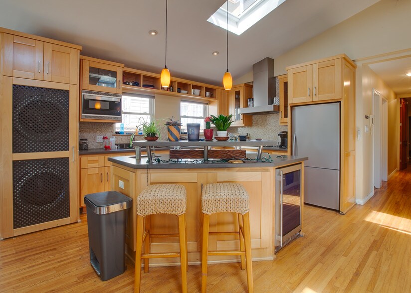 More Photos Of 565 Westminster Ave, Venice Apartments For Sale