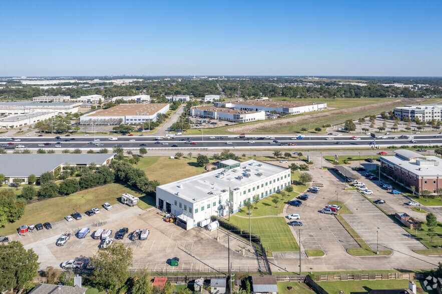 More Photos Of 9949 W Sam Houston Pky N, Houston Office For Lease