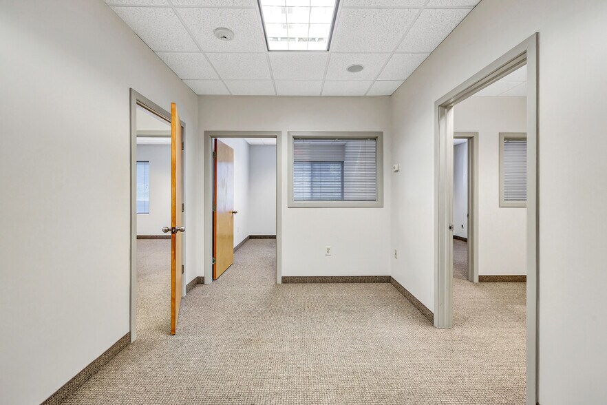 More Photos Of 1449 Old Waterbury Rd, Southbury Office For Sale