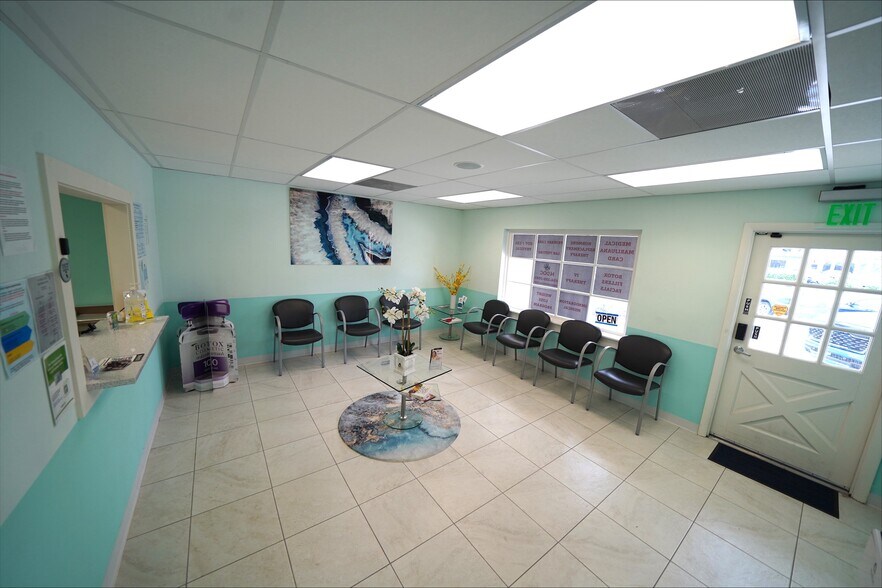 More Photos Of 3028-3040 E Commercial Blvd, Fort Lauderdale Storefront Retail Office For Lease