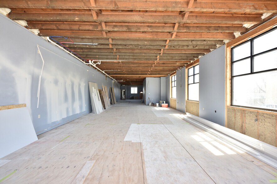 More Photos Of 700 N Wisconsin St, Port Washington Flex For Lease