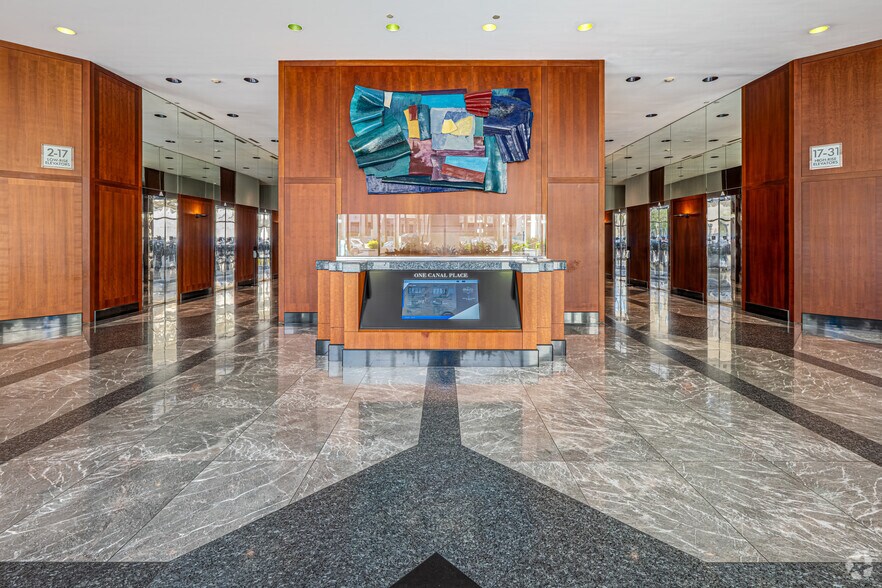 More Photos Of 365 Canal St, New Orleans Office For Lease