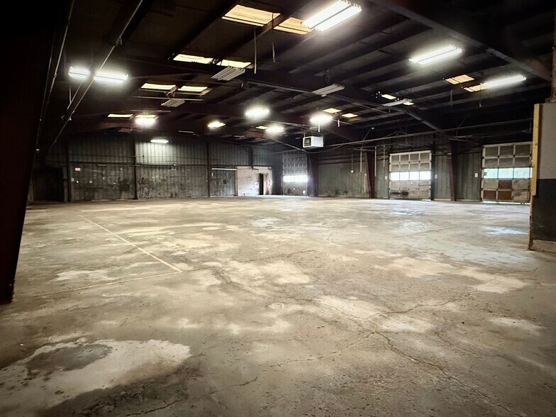 More Photos Of 21 Squires St, Cortland Warehouse For Lease