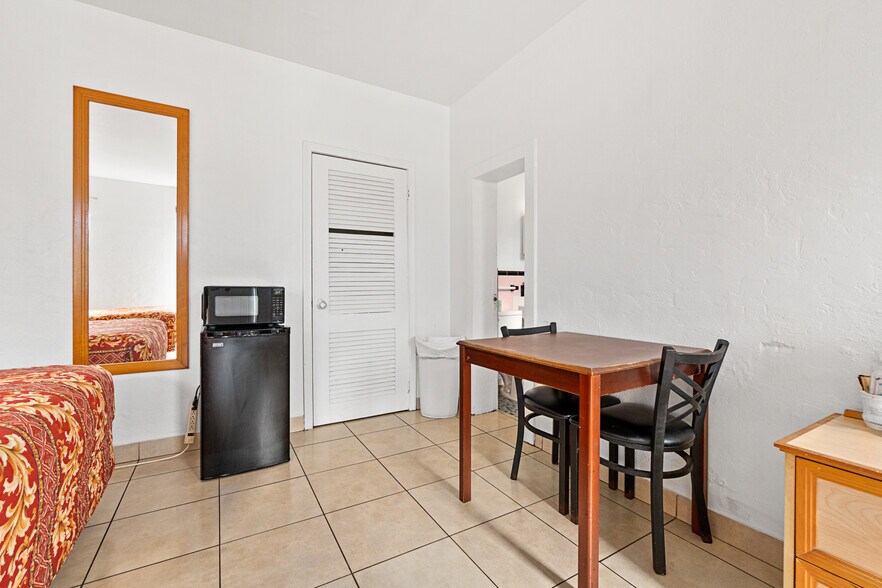 More Photos Of 801 Ridgewood Ave, Holly Hill Hotel For Sale