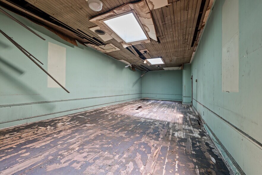 More Photos Of 101-105 S Scales St, Reidsville Storefront Retail Office For Sale
