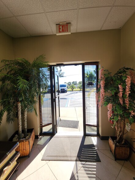 More Photos Of 8141 Mainline, Fort Myers Warehouse For Lease