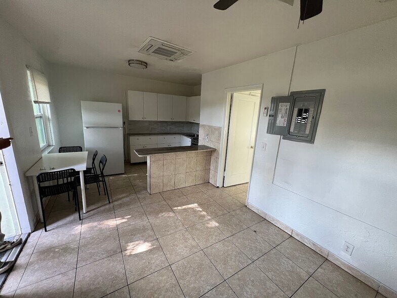 More Photos Of 705-713 NE 3rd St, Hallandale Beach Apartments For Sale