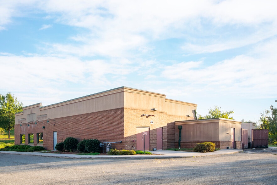 More Photos Of 34 W Main St, Radford Restaurant For Lease