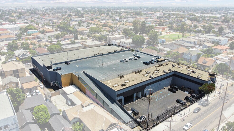 More Photos Of 2250 Maple Ave, Los Angeles Warehouse For Lease