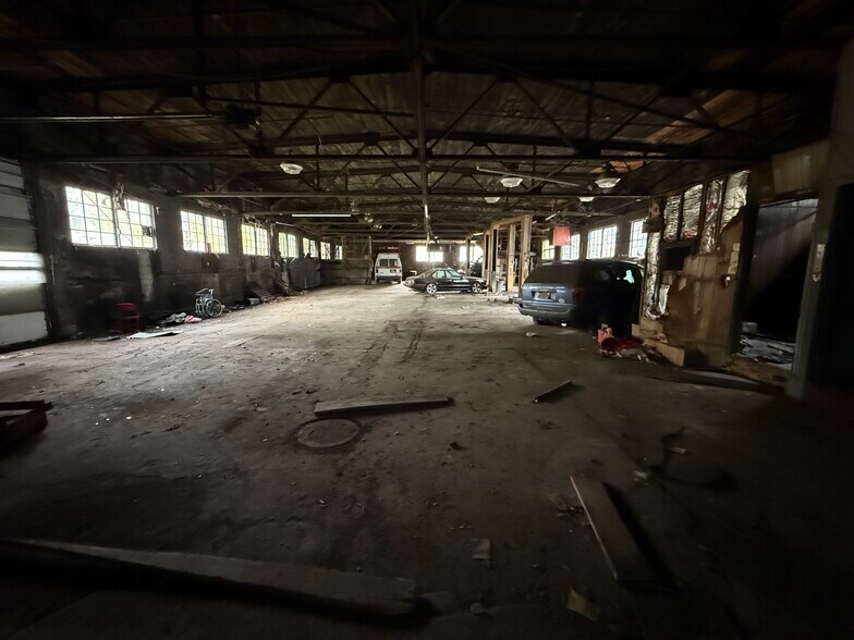 More Photos Of 22 Richmond Ave, Worcester Auto Repair For Sale