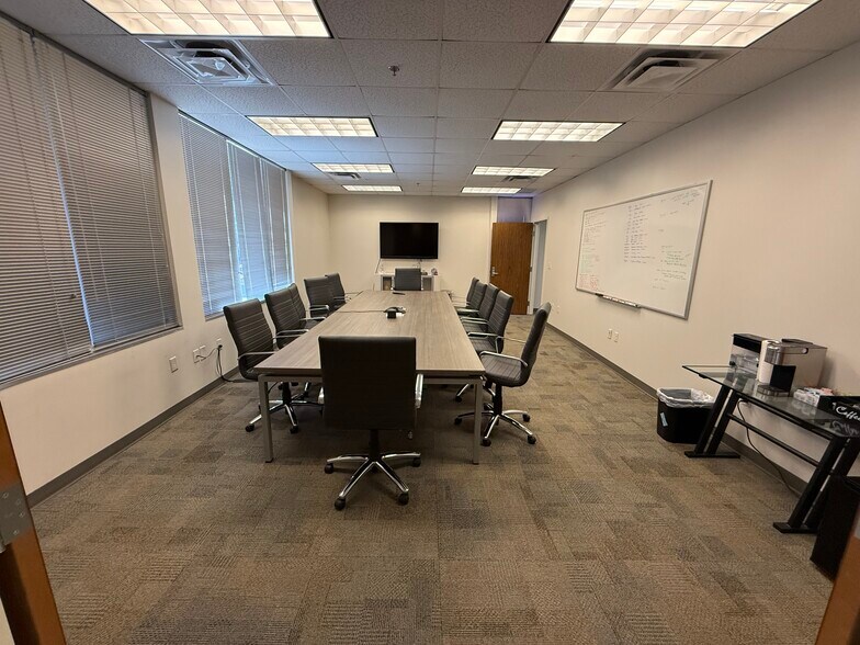 More Photos Of 4393 Sunbelt Dr, Addison Flex For Lease