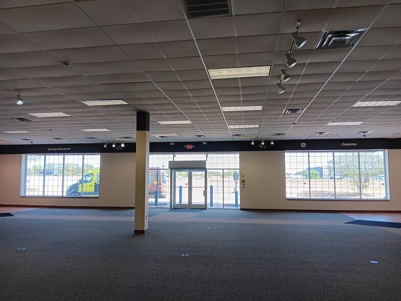 More Photos Of 9230 N Highway 6, Navasota Freestanding For Sale