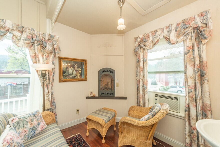 More Photos Of 481 Main St, Weaverville Hotel For Sale