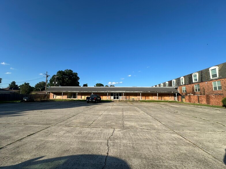 More Photos Of 650 Wooddale Blvd, Baton Rouge Movie Radio TVStudio For Sale