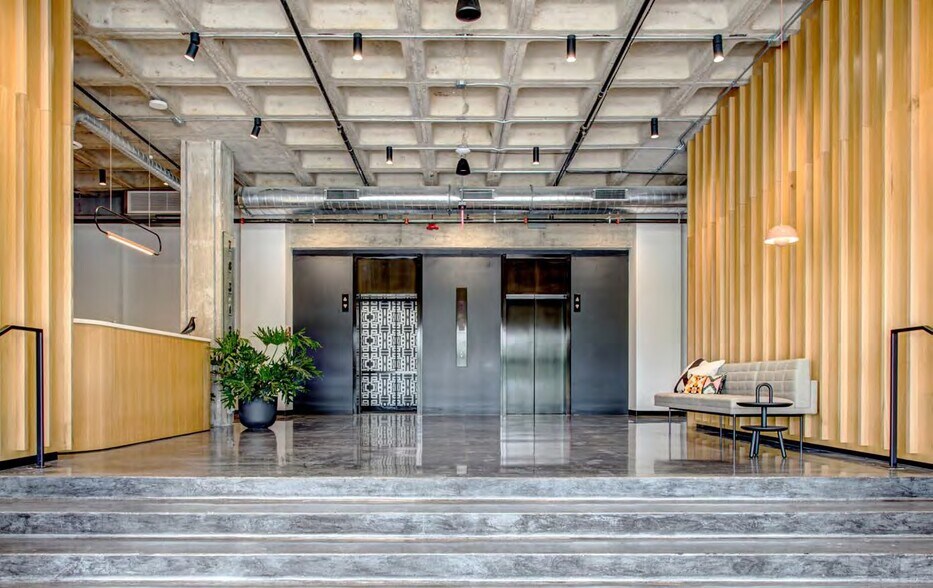 More Photos Of 6300 N River Rd, Rosemont Office For Lease