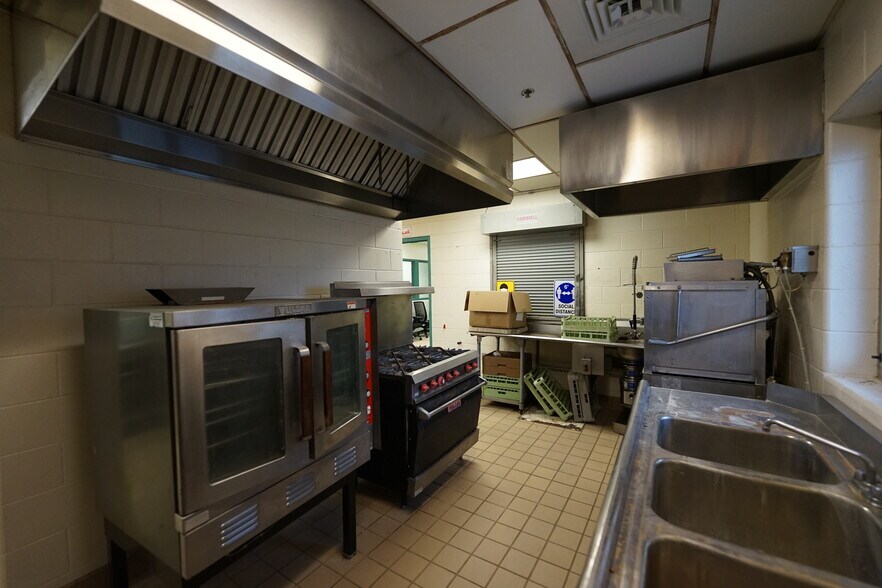 More Photos Of 1835 Treanor St, Saginaw Rehabilitation Center For Sale